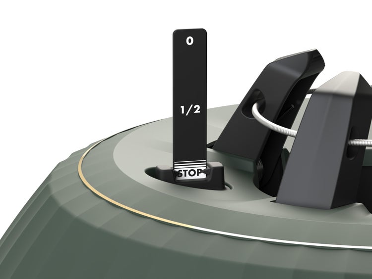 Nahaufnahme einer Gartenbewässerungsanlage mit Regler für Wassermenge