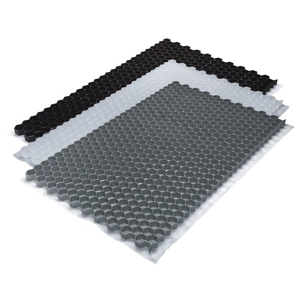 Kiesstabilisierungsmatten mit Wabenstruktur und Geotextilvlies zur Bodenstabilisierung von Gartenwegen und Zufahrten.