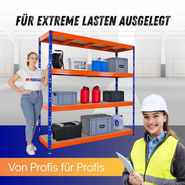 PROREGAL Schwerlastregal aus Metall mit vier Ebenen, beladen mit Werkzeugkisten, in einer hellen Lagerhalle. PROREGAL Logo.
