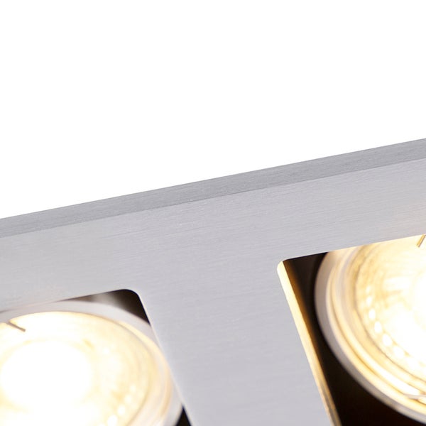 Nahaufnahme eines Strahlers mit Gehäuse aus gebürstetem Metall und eingeschalteten Leuchtmitteln.