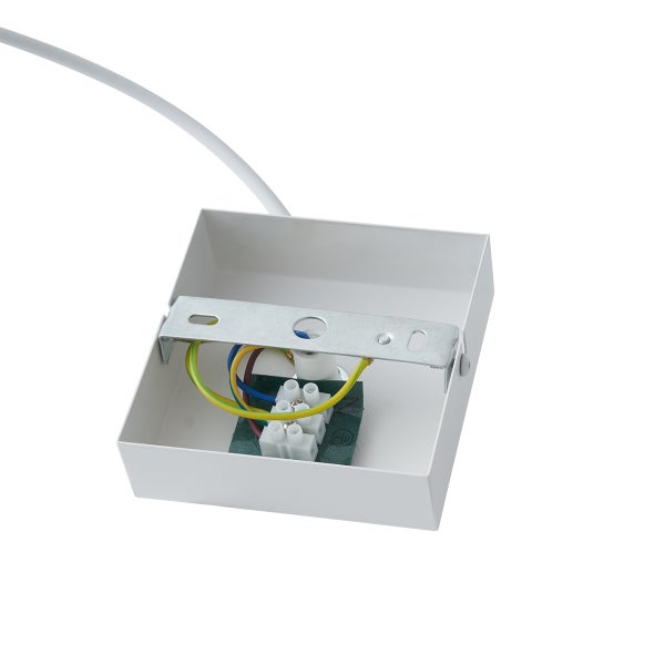 Detailansicht eines Lampenanschlusses mit Kabeln und Klemmen