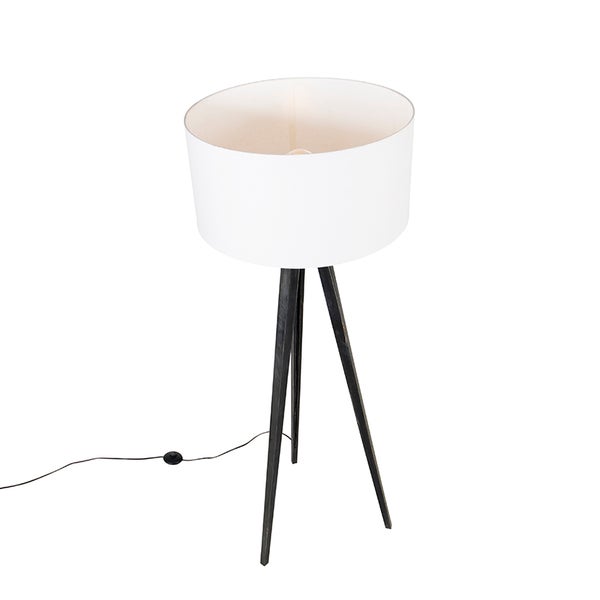 Stehleuchte mit weißem Lampenschirm und dreibeinigem, dunklem Holzfuß