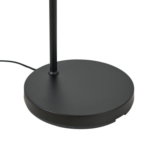 Detailaufnahme des runden Lampenfußes einer Stehlampe