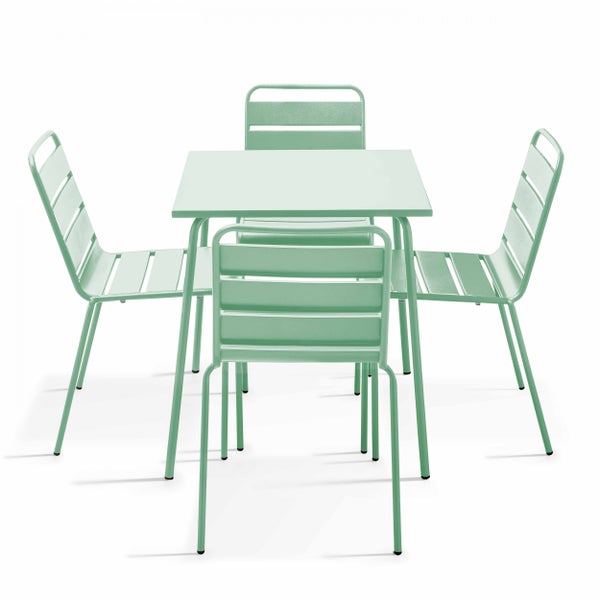Gartenmöbel-Set aus Metall bestehend aus einem quadratischen Tisch und vier Stühlen in Hellgrün.
