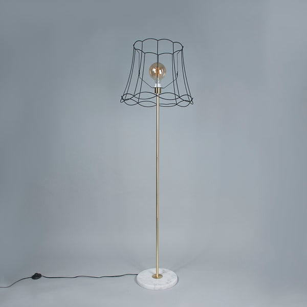 Stehlampe mit Lampenschirm aus Draht und Marmorfuß