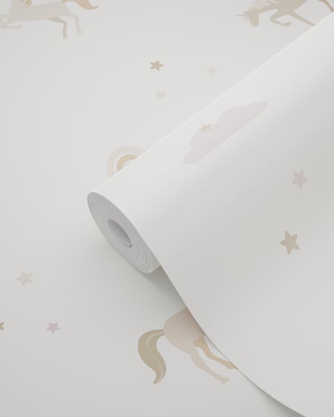 Tapetenrolle mit Einhorn-, Stern-, Wolken- und Regenbogenmotiven