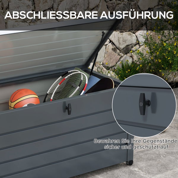 Abschließbare Auflagenbox aus Metall für den Außenbereich mit geöffnetem Deckel und darin verstauter Sportausrüstung.