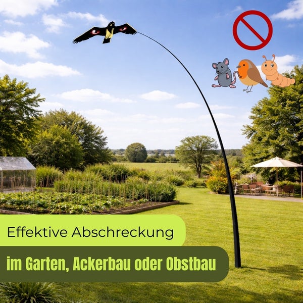 Vogelscheuche mit Raubvogel-Drachen zur Abschreckung von Kleintieren im Garten.