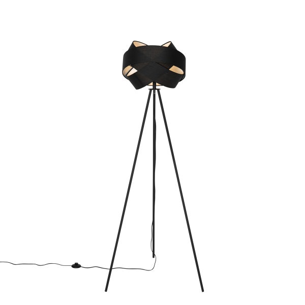 Dreibein-Stehleuchte mit schwarzem Stoffschirm aus überlappenden Bändern.