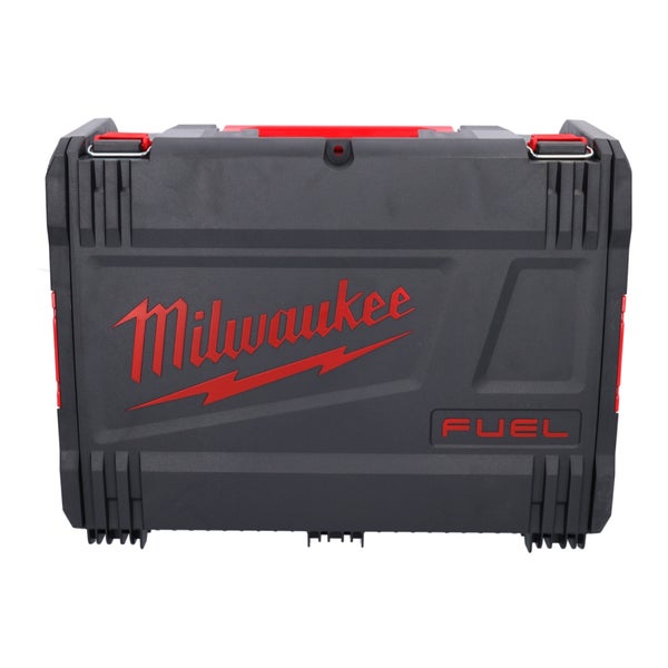 Schwarz-roter Werkzeugkoffer aus robustem Kunststoff mit Milwaukee Logo.