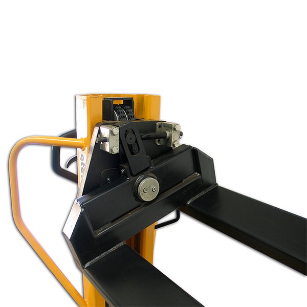 Detailansicht eines Gabelhubwagens mit Hubmechanismus.