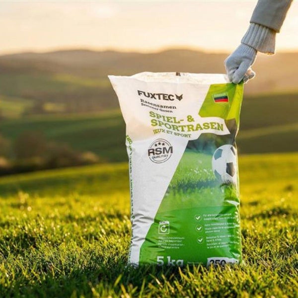 FUXTEC Spiel und Sportrasen 5 Kilogramm Sack im Gras
