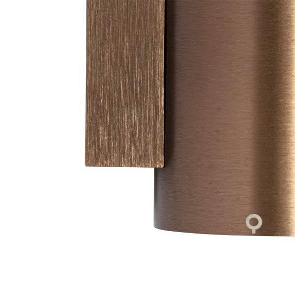 Detailaufnahme einer Wandleuchte mit gerader Form