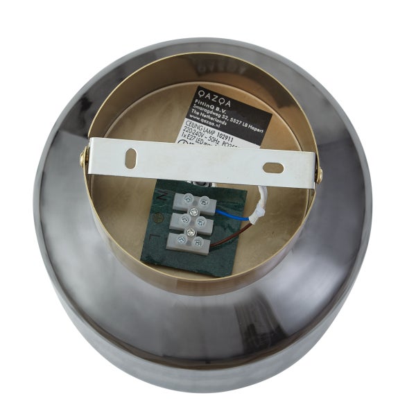 Innenansicht einer Deckenleuchte mit elektrischen Anschlüssen