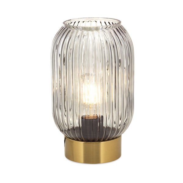 Tischleuchte aus geriffeltem Glas mit goldfarbenem Sockel