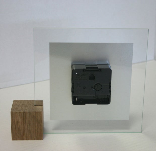 AMS 104 Tischuhr modern aus Holz, Aluminium und Glas