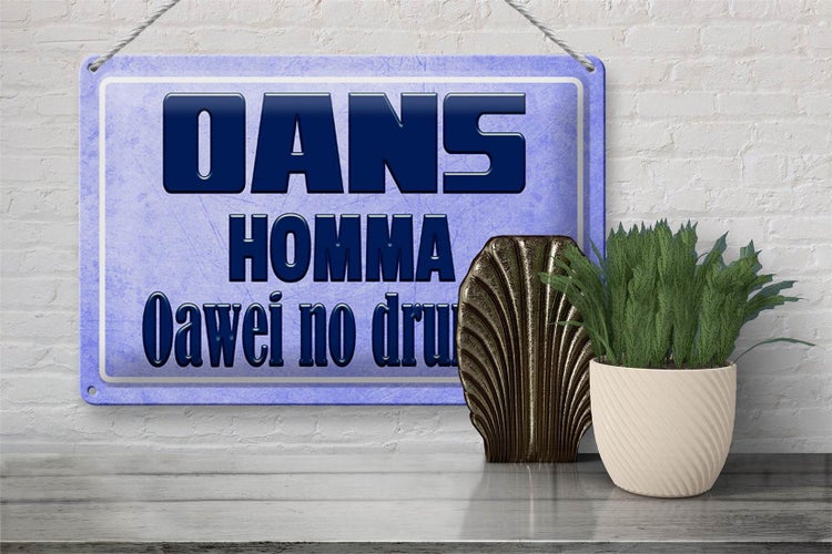 Gerippte Gummimatte teilweise aufgerollt, Detailansicht der Rillenstruktur