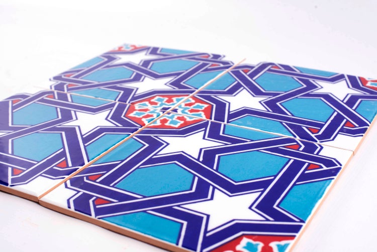 Fliesenmuster mit Sternen und geometrischen Formen