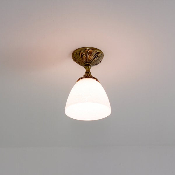 Deckenleuchte mit Lampenschirm aus Glas