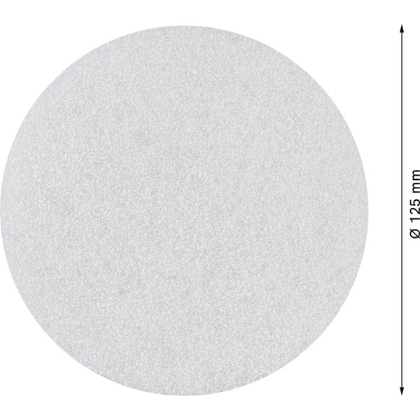Hand mit Handschuh bedient einen Exzenterschleifer auf einem Holzbrett