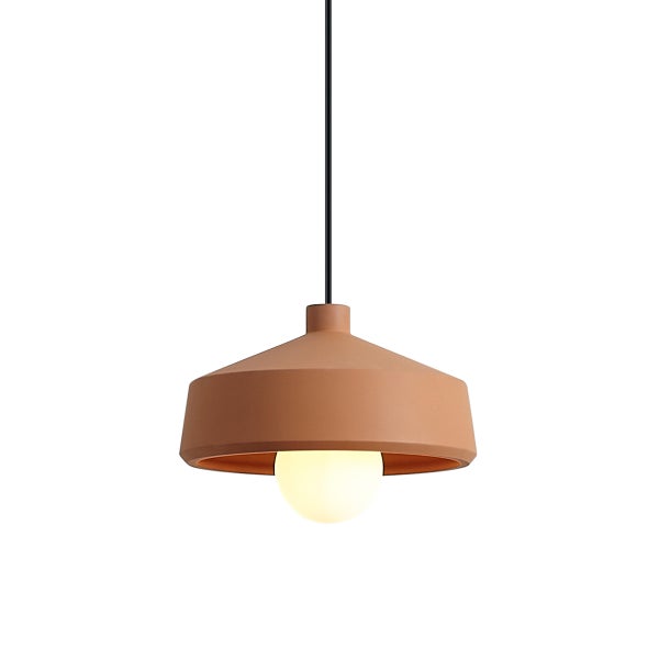 Moderne Hängeleuchte aus Keramik mit rundem Schirm und leuchtender Glaskugel an einem Kabel