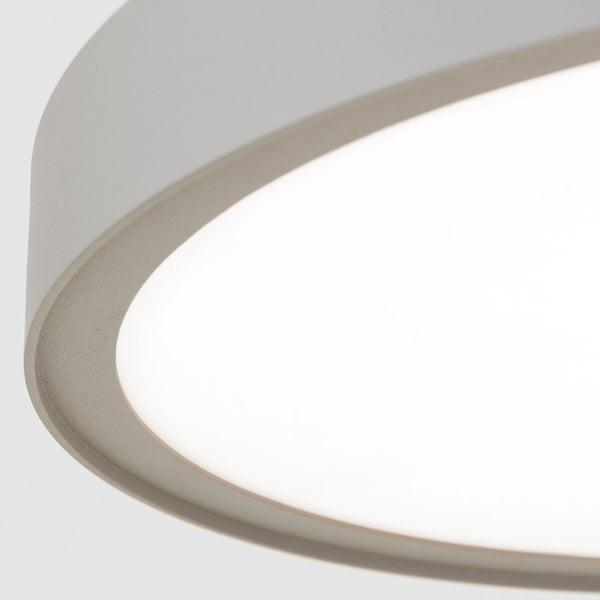 Detailaufnahme einer runden Deckenleuchte