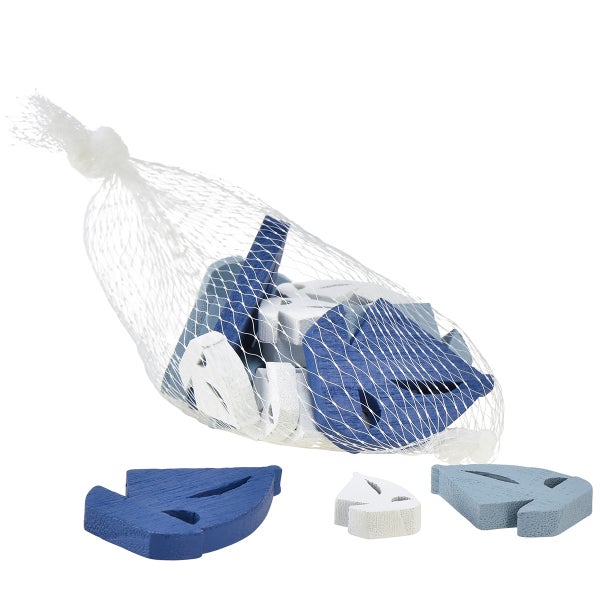 Holzboote in einem Netz