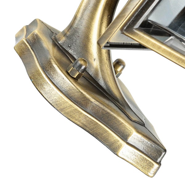 Detailaufnahme einer bronzefarbenen Lampenhalterung