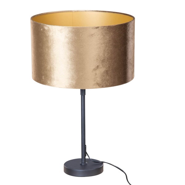Tischleuchte mit braunem Samtschirm und schwarzem Metallfuß.
