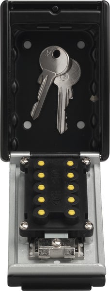 Offener Schlüsselsafe aus Metall mit zwei Schlüsseln im Innenraum und mechanischem Zahlenschloss auf der Innenseite der Tür.