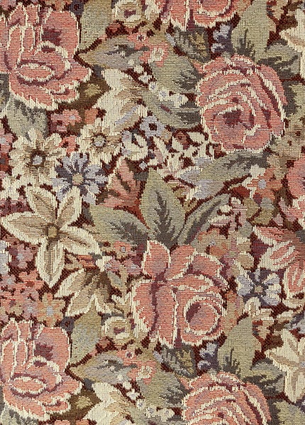 Nahaufnahme eines floralen Gobelin-Musters