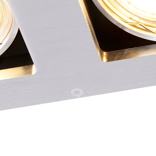 Nahaufnahme einer Deckenleuchte aus gebürstetem Metall mit integrierten Leuchtmitteln und Logo.