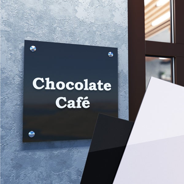Schild mit der Aufschrift Chocolate Café an einer Wand