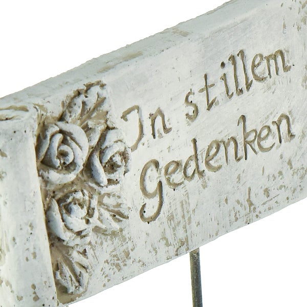 Gedenktafel mit der Aufschrift 'In stillem Gedenken'