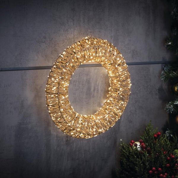 Beleuchteter Adventskranz mit feiner Drahtwicklung und integrierten LED Leuchten als weihnachtliche Wanddekoration