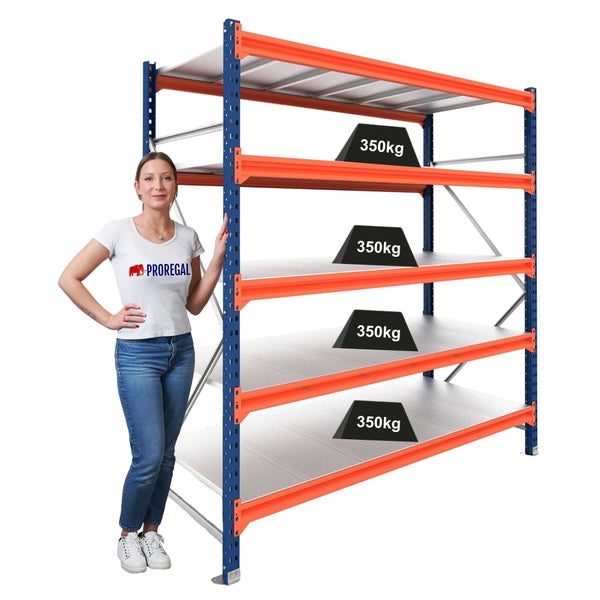 Detailansicht eines Metallregals mit höhenverstellbaren Fachböden im 5 Zentimeter Raster für flexible Lagerung.
