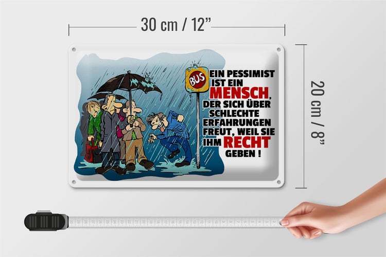 Detailansichten einer Leiter: Leiterfuß mit Neigungstechnik, Traverse für sicheren Stand, maximale Belastung 150 Kilogramm und Oberleiter mit Wandlaufrollen.