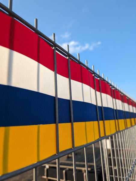 Dekorative Zaunblende mit Streifenmuster