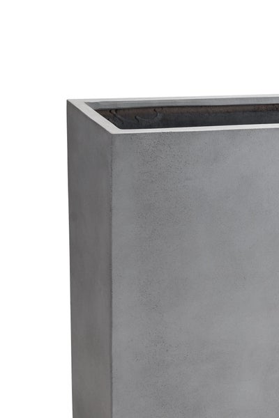Rechteckiger Pflanzkübel in Beton-Optik, Detailansicht der Ecke.