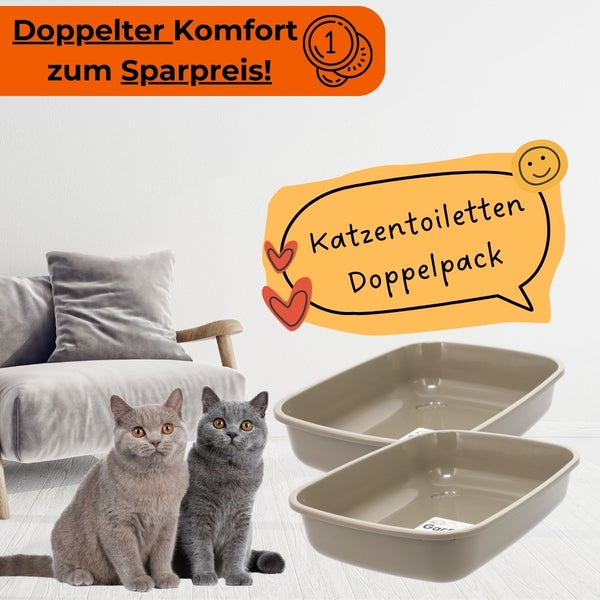 Zwei Katzentoiletten im Doppelpack vor zwei Katzen