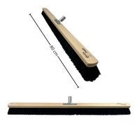 Bürste mit Holzstiel und Borsten, 80 cm breit