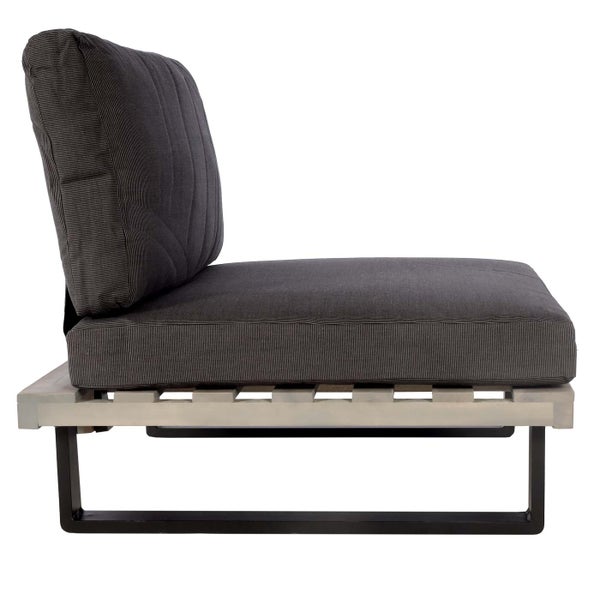 Modernes Gartenlounge-Modul mit grauen Polstern, hellen Holzlatten und schwarzem Metallgestell.