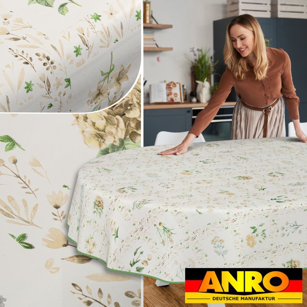 Runde Wachstuchtischdecke mit Blumenmuster in einer Küche