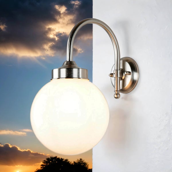 Wandleuchte mit runder Glasabdeckung und Metallarm