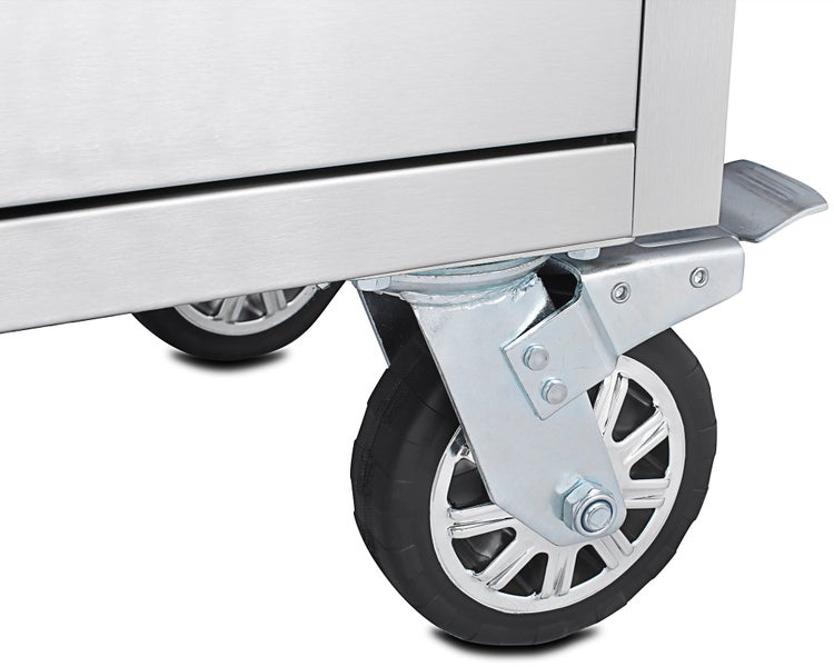 Rolle mit Feststellbremse an einem Möbelstück aus Edelstahl