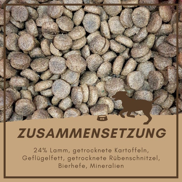 Nahaufnahme von Hundetrockenfutter mit Lamm und Kartoffeln