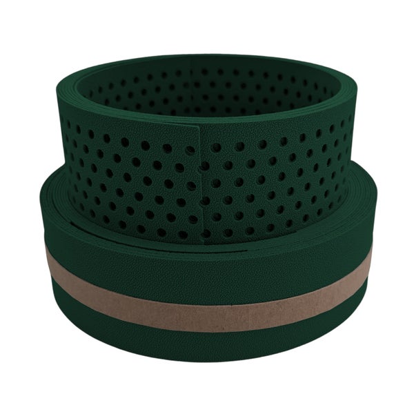 Grünes Maulwurfsperforierband auf einer Rolle mit Markierung