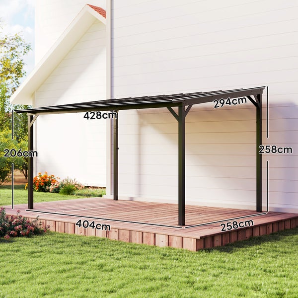 Terrassenüberdachung mit UV-Schutz 50 plus über einem Loungebereich mit Sofa und Beleuchtung auf einer Holzterrasse.