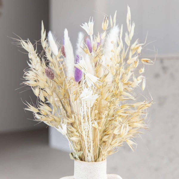 Lila Wild - Handgefertigte Trockenblumenarrangement mit dem Farbtrend des Jahres