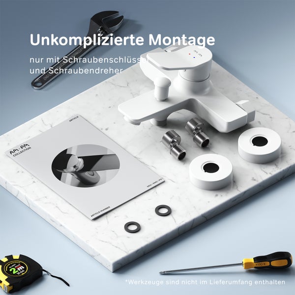 Auf einer Marmorplatte liegen eine Armatur, ein Schraubenschlüssel, ein Schraubendreher, ein Maßband, Dichtungen und eine Montageanleitung.